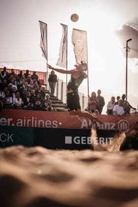 Beach volleyball men Allianz German Beach Tour 2025 Tourstop Düsseldorf 16 05 2025 Kristians Fokerots serving Düsseldorf Robert Lehr Ufer Nordrhein Westfalen Germany