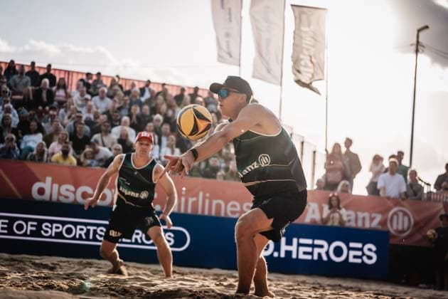 Beach volleyball men Allianz German Beach Tour 2025 Tourstop Düsseldorf 16 05 2025 Kristians Fokerots takes the ball Düsseldorf Robert Lehr Ufer Nordrhein Westfalen Germany