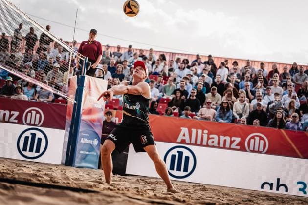 Beach volleyball men Allianz German Beach Tour 2025 Tourstop Düsseldorf 16 05 2025 Martins Plavins plays the ball Düsseldorf Robert Lehr Ufer Nordrhein Westfalen Germany