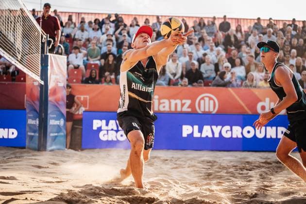 Beach volleyball men Allianz German Beach Tour 2025 Tourstop Düsseldorf 16 05 2025 Martins Plavins plays the ball Düsseldorf Robert Lehr Ufer Nordrhein Westfalen Germany