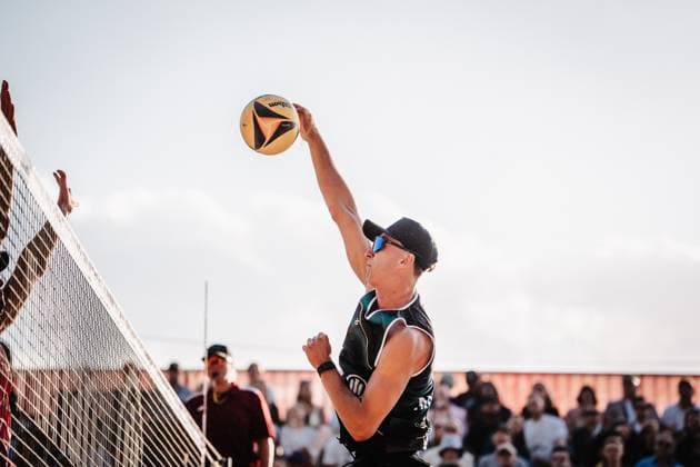 Beach volleyball men Allianz German Beach Tour 2025 Tourstop Düsseldorf 16 05 2025 Kristians Fokerots on the attack Düsseldorf Robert Lehr Ufer Nordrhein Westfalen Germany