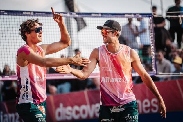 Beach volleyball men Allianz German Beach Tour 2025 Tourstop Düsseldorf 16 05 2025 f l Hennes Nissen and Niklas Held cheer Düsseldorf Robert Lehr Ufer Nordrhein Westfalen Germany