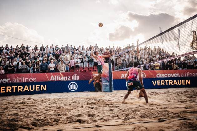 Beach volleyball men Allianz German Beach Tour 2025 Tourstop Düsseldorf 16 05 2025 Hennes Nissen on the attack Düsseldorf Robert Lehr Ufer Nordrhein Westfalen Germany