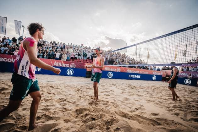 Beach volleyball men Allianz German Beach Tour 2025 Tourstop Düsseldorf 16 05 2025 f l Hennes Nissen and Niklas Held cheer after the victory Düsseldorf Robert Lehr Ufer Nordrhein Westfalen Germany