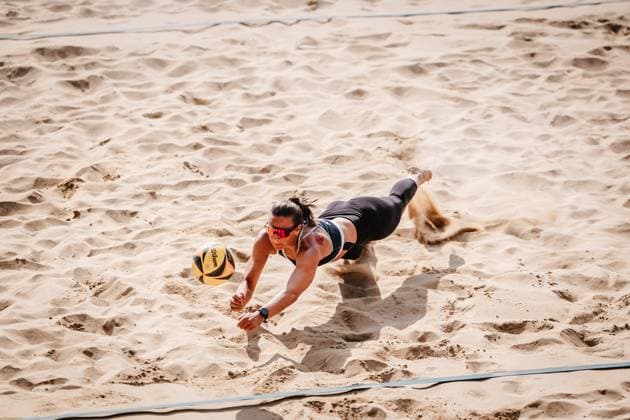 Beach volleyball women Allianz German Beach Tour 2025 Tourstop Düsseldorf 16 05 2025 Leonie Klinke jumps to the ball Düsseldorf Robert Lehr Ufer North Rhine-Westphalia Germany