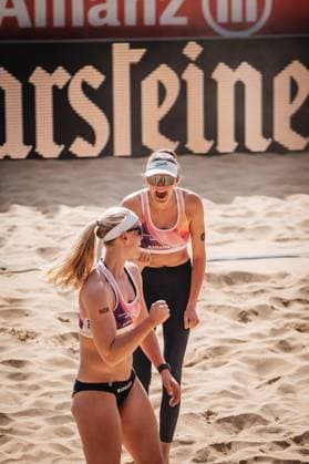 Beach volleyball women Allianz German Beach Tour 2025 Tourstop Düsseldorf 16 05 2025 v l Cheers for Anna Behlen and Sarah Schulz Düsseldorf Robert Lehr Ufer North Rhine-Westphalia Germany