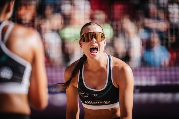 Beach volleyball women Allianz German Beach Tour 2025 Tourstop Düsseldorf 16 05 2025 Elea Beutel cheers Düsseldorf Robert Lehr Ufer North Rhine-Westphalia Germany