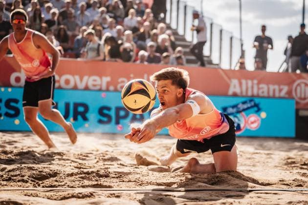 Beach volleyball men Allianz German Beach Tour 2025 Tourstop Düsseldorf 16 05 2025 Luis Kubo jumps to the ball Düsseldorf Robert Lehr Ufer North Rhine-Westphalia Germany
