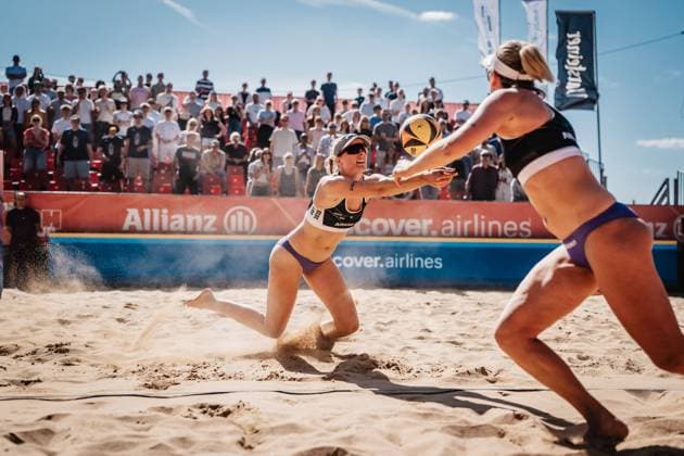 Beach volleyball women Allianz German Beach Tour 2025 Tourstop Düsseldorf 16 05 2025 Marie Schieder plays the ball Düsseldorf Robert Lehr Ufer North Rhine-Westphalia Germany