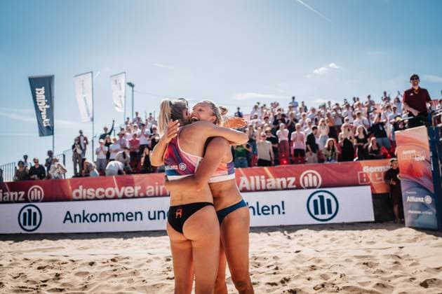Beach volleyball women Allianz German Beach Tour 2025 Tourstop Düsseldorf 16 05 2025 f l Anna Chiara Reformat and Chenoa Christ cheer after the victory Düsseldorf Robert Lehr Ufer Nordrhein Westfalen Germany