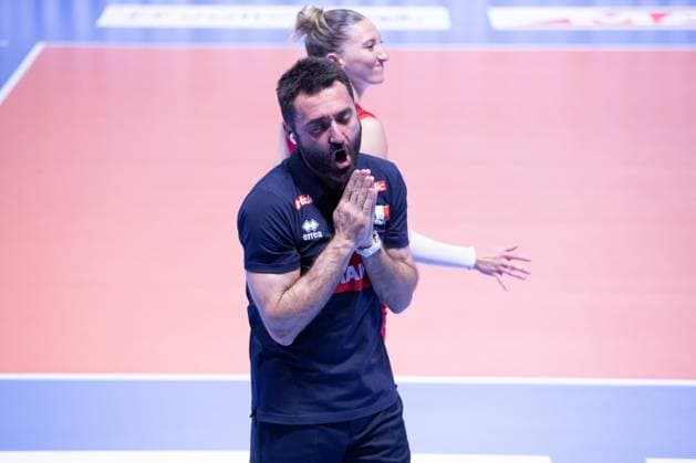 VOLLEYBALL : France VS Slovenie - Nations League - 16 05 2025 TOULOUSE, FRANCE - MAY 16 - VOLLEYBALL : Gonzalez HERNANDEZ, coach of the France national team, Nationalteam during the first preparatory match of the Women s Volleyball Nations League : France VS Slovenia at the Palais des Sports on May 16, 2025 in Toulouse, France  Copyright: xSylvainxDIONISIOx