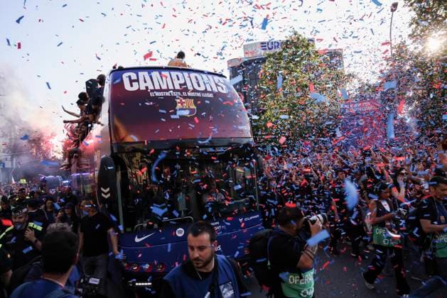 Sport Themen der Woche KW20 Sport Bilder des Tages May 16, 2025, Barcelona, Barcelona, SPAIN: FC Barcelona, Barca players parade onboard a bus during the celebration of the Rua for the title of Spanish league, La Liga EA Sports, through the streets of Barcelona on May 16, 2025 in Barcelona, Spain. Barcelona SPAIN - ZUMAa181 20250516_zaa_a181_086 Copyright: xJavierxBorregox