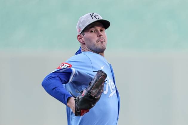 May 16, 2025: Kansas City Royals starting pitcher Cole Ragans (55) warms up before the first inning against the St. Louis Cardinals at Kauffman Stadium in Kansas City, MO. CSM Kansas City United States of America - ZUMAc04_ 20250516_zma_c04_007 Copyright: xDavidxSmithx