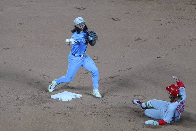 May 16, 2025: Kansas City Royals second baseman Jonathan India (6) throws to first for the out on St. Louis Cardinals first baseman Willson Contreras (40), after making the out at second base on St. Louis Cardinals second baseman Brendan Donovan (33), to complete the double play during the ninth inning at Kauffman Stadium in Kansas City, MO. CSM Kansas City United States of America - ZUMAc04_ 20250516_zma_c04_041 Copyright: xDavidxSmithx
