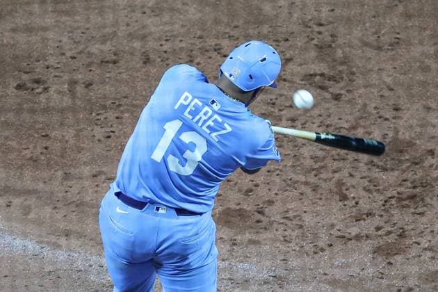 MLB, Baseball Herren, USA 2025: Cardinals Vs Royals MAY 16 May 16, 2025: Kansas City Royals catcher Salvador Perez (13) hits an RBI single scoring Kansas City Royals shortstop Bobby Witt Jr. (7) during the eighth inning against the St. Louis Cardinals at Kauffman Stadium in Kansas City, MO. David Smith CSM (Credit Image: Â David Smith Cal Media) Kansas City Mo United States of America EDITORIAL USE ONLY Copyright: xx ZUMA-20250516_zma_c04_042.jpg DavidxSmithx csmphotothree383677