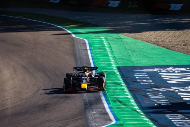 F1 2024: Emilia Romagna and Grand Prix in Imola, Italy - 16 May 2025 Oracle Red Bull Racing F1 Team s Dutch driver Max Verstappen during second free practice session of the Formula 1 and Emilia Romagna Grand Prix at the Autodromo Enzo e Dino Ferrari of Imola. Imola Italy Copyright: xLucaxMartinix xSOPAxImagesx LMC01880