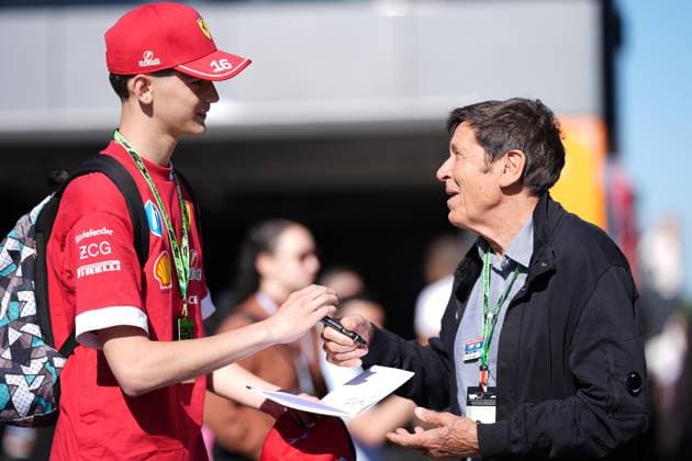 May 17, 2025, Imola, Italia: Italian singer Gianni Morandi signs autograph on paddock prior qualify of the Formula 1 GP Of Made in Italy and Emilia Romagna at Enzo e Dino Ferrari Circuit on May 17 2025 in Imola, Italy..ANSA DANILO DI GIOVANNI. Formula 1 GP Of Made In Italy And Emilia Romagna - Qualify  - ZUMAa110 20250517_zaf_a110_004 Copyright: xDaniloxDixGiovannix