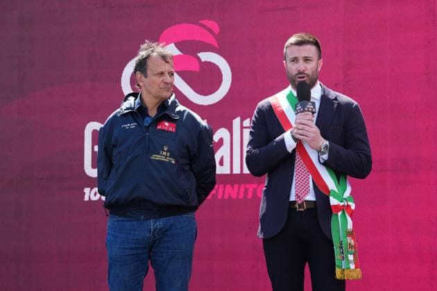 The major oj Giulianova Jwan Costantini during the stage 8 of the Giro d™Italia from Giulianova to Castelraimondo, Italy - Saturday, May 17, 2025. - cycling.  Copyright: xGianmattiaxD Alberto xLaPressex