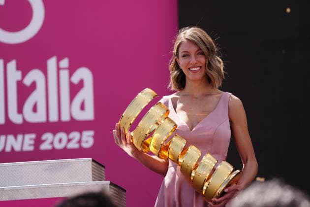 The throphy during the stage 8 of the Giro d™Italia from Giulianova to Castelraimondo, Italy - Saturday, May 17, 2025. - cycling.  Copyright: xFabioxFerrarix xLaPressex