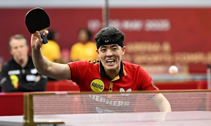 Sport Themen der Woche KW20 Dang QIU, Deutschland (Borussia Düsseldorf), Europameister 2022, zieht in die 2. Runde ein. Luisal Sports Arena, Doha, Katar - 17.05.2025, 1. Runde: Dang QIU, Deutschland (Borussia Düsseldorf), Europameister 2022, gewinnt bei den Tischtennis-Weltmeisterschaften 2025 in Doha (Katar) in der Luisal-Arena sein Auftakteinzel knapp im Entscheidungssatz gegen den Kroaten Filip Zeljko. Doha Luisal Sports Arena Doha Qatar *** Dang QIU, Germany Borussia Düsseldorf , European Champion 2022, moves into the 2nd round Luisal Sports Arena, Doha, Qatar 17 05 2025, 1st round Dang QIU, Germany Borussia Düsseldorf , European Champion 2022, wins his opening singles match at the World Table Tennis Championships 2025 in Doha Qatar in the Luisal Arena in a close deciding set against Filip Zeljko Doha Luisal Sports Arena Doha Qatar from Croatia