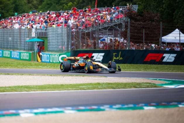 Formula 1 AWS Gran Premio del Made in Italy e dell Emilia-Romagna Alexis Perrin OVERTAKE MAXPPP - Imola 17 05 2025 04 NORRIS Lando (gbr), McLaren F1 Team, action during the Formula 1 AWS Gran Premio del Made in Italy e dell Emilia-Romagna Grand Prix 2025, the 7th round of the 2025 FIA Formula 1 World Championship, WM, Weltmeisterschaft on the Autodromo Internazionale Enzo e Dino Ferrari from May 15 to 18, 2025, in Imola, Italy Imola Italy  Copyright: xOVERTAKE MAXPPPxAlexisxPerrinx OVT202505172390 OVT202505172390