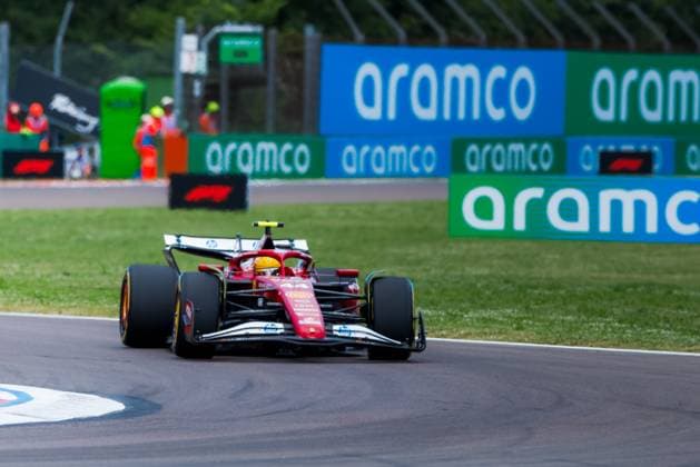 Formula 1 AWS Gran Premio del Made in Italy e dell Emilia-Romagna Alexis Perrin OVERTAKE MAXPPP - Imola 17 05 2025 44 HAMILTON Lewis (gbr), Scuderia Ferrari, action during the Formula 1 AWS Gran Premio del Made in Italy e dell Emilia-Romagna Grand Prix 2025, the 7th round of the 2025 FIA Formula 1 World Championship, WM, Weltmeisterschaft on the Autodromo Internazionale Enzo e Dino Ferrari from May 15 to 18, 2025, in Imola, Italy Imola Italy  Copyright: xOVERTAKE MAXPPPxAlexisxPerrinx OVT202505172438 OVT202505172438