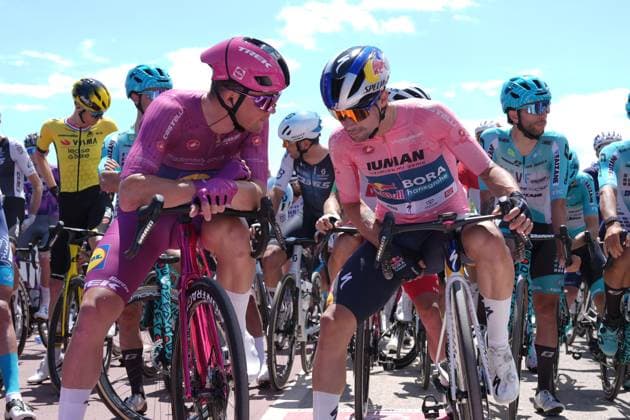 gestures as he awaits the start of the during the stage 8 of the Giro d™Italia from Giulianova to Castelraimondo, Italy - Saturday, May 17, 2025. - cycling.  Copyright: xGianmattiaxD Alberto LaPressex