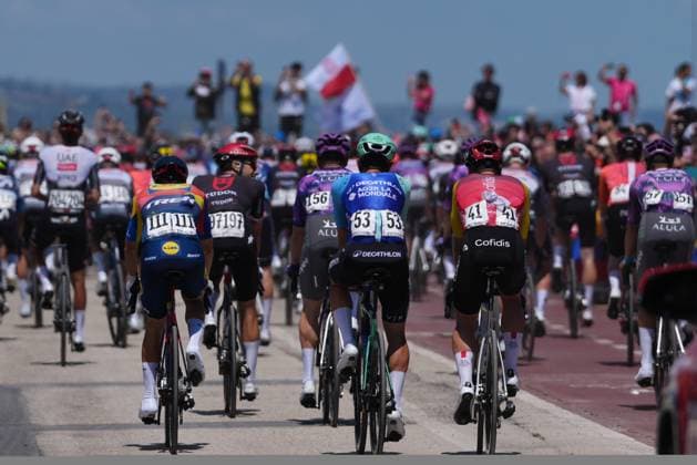 gestures as he awaits the start of the during the stage 8 of the Giro d™Italia from Giulianova to Castelraimondo, Italy - Saturday, May 17, 2025. - cycling.  Copyright: xGianmattiaxD Alberto LaPressex