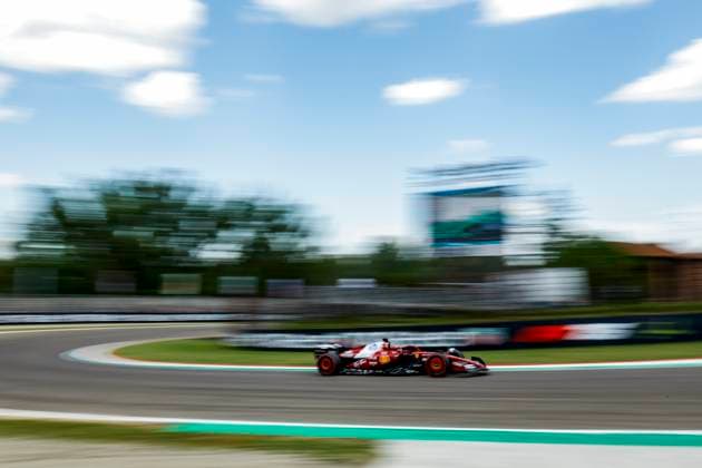 F1 - EMILIA ROMAGNA GRAND PRIX 2025 16 LECLERC Charles (mco), Scuderia Ferrari SF-25, action during the Formula 1 AWS Gran Premio del Made in Italy e Dell™Emilia-Romagna 2025, Emilia Romagna Grand Prix 2025, 7th round of the 2025 FIA Formula One World Championship, WM, Weltmeisterschaft from May 16 to 18, 2025 on the Autodromo Internazionale Enzo e Dino Ferrari, in Imola, Italy - ImolaItaly  Copyright: xJavierxJimenezx