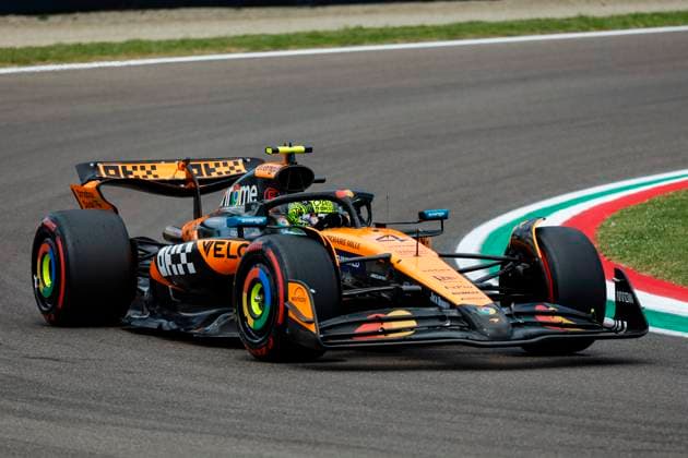 F1 - EMILIA ROMAGNA GRAND PRIX 2025 04 NORRIS Lando (gbr), McLaren F1 Team MCL39, action during the Formula 1 AWS Gran Premio del Made in Italy e Dell™Emilia-Romagna 2025, Emilia Romagna Grand Prix 2025, 7th round of the 2025 FIA Formula One World Championship, WM, Weltmeisterschaft from May 16 to 18, 2025 on the Autodromo Internazionale Enzo e Dino Ferrari, in Imola, Italy - ImolaItaly  Copyright: xJavierxJimenezx