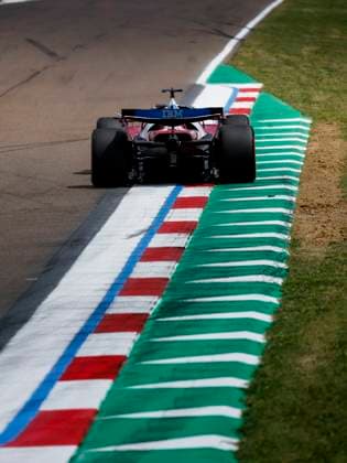 F1 - EMILIA ROMAGNA GRAND PRIX 2025 16 LECLERC Charles (mco), Scuderia Ferrari SF-25, action during the Formula 1 AWS Gran Premio del Made in Italy e Dell™Emilia-Romagna 2025, Emilia Romagna Grand Prix 2025, 7th round of the 2025 FIA Formula One World Championship, WM, Weltmeisterschaft from May 16 to 18, 2025 on the Autodromo Internazionale Enzo e Dino Ferrari, in Imola, Italy - ImolaItaly  Copyright: xJavierxJimenezx