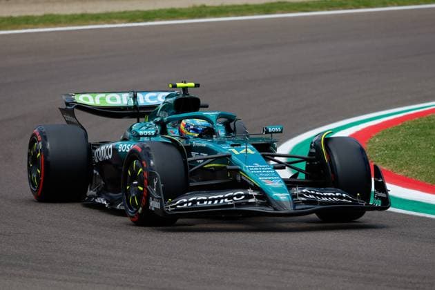 F1 - EMILIA ROMAGNA GRAND PRIX 2025 14 ALONSO Fernando (spa), Aston Martin F1 Team AMR24, action during the Formula 1 AWS Gran Premio del Made in Italy e Dell™Emilia-Romagna 2025, Emilia Romagna Grand Prix 2025, 7th round of the 2025 FIA Formula One World Championship, WM, Weltmeisterschaft from May 16 to 18, 2025 on the Autodromo Internazionale Enzo e Dino Ferrari, in Imola, Italy - ImolaItaly  Copyright: xJavierxJimenezx
