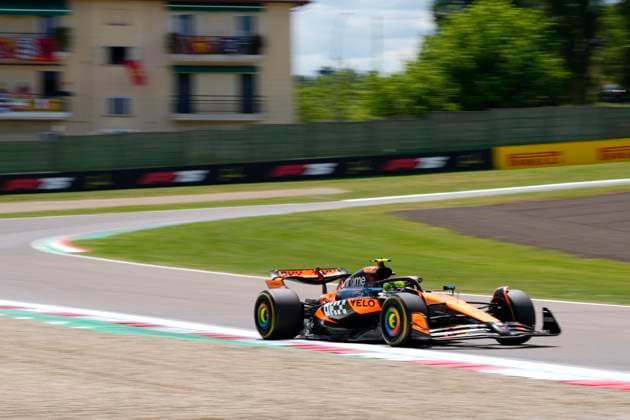 May 17, 2025, Imola, Italia: Oscar Piastri of Australia and McLaren Formula 1 Team drive on track during free practice 3 of the Formula 1 GP Of Made in Italy and Emilia Romagna at Enzo e Dino Ferrari Circuit in Imola, Italy, 17 May 2025.ANSA DANILO DI GIOVANNI Formula 1 GP Of Made In Italy And Emilia Romagna - Qualify  - ZUMAa110 20250517_zaf_a110_046 Copyright: xDaniloxDixGiovannix