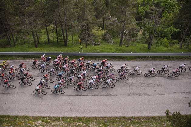 The pack rides during the stage 8 of the Giro d™Italia from Giulianova to Castelraimondo, Italy - Saturday, May 17, 2025. - cycling.  Copyright: xMarcoxAlpozzi LaPressex