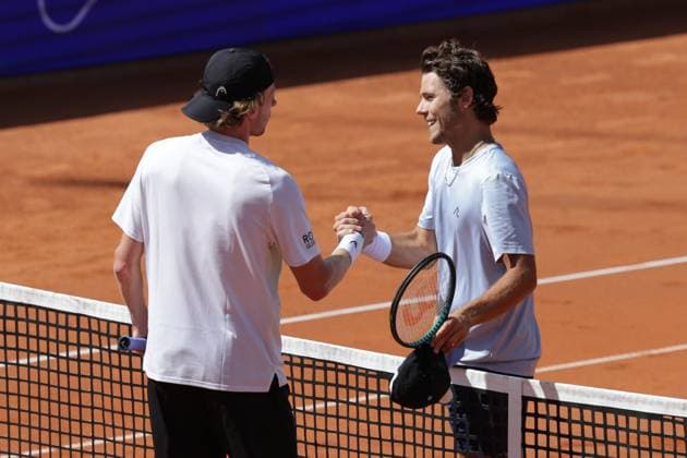 GER, Hamburg, xFSx, ATP500 Mens Tennis Tournament Bitpanda Hamburg Open 2025, 17 05 2025 Max Wiskandt GER congratulates Aleksandar Kovacevic USA , on his victory Copyright: HMBxMedia FernandoxSoares