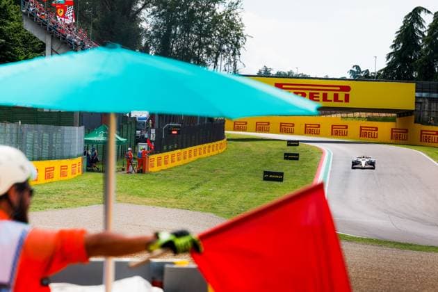Formula 1 AWS Gran Premio del Made in Italy e dell Emilia-Romagna Alexis Perrin OVERTAKE MAXPPP - Imola 17 05 2025 Redflag during the Formula 1 AWS Gran Premio del Made in Italy e dell Emilia-Romagna Grand Prix 2025, the 7th round of the 2025 FIA Formula 1 World Championship, WM, Weltmeisterschaft on the Autodromo Internazionale Enzo e Dino Ferrari from May 15 to 18, 2025, in Imola, Italy Imola Italy  Copyright: xOVERTAKE MAXPPPxAlexisxPerrinx OVT202505173095 OVT202505173095
