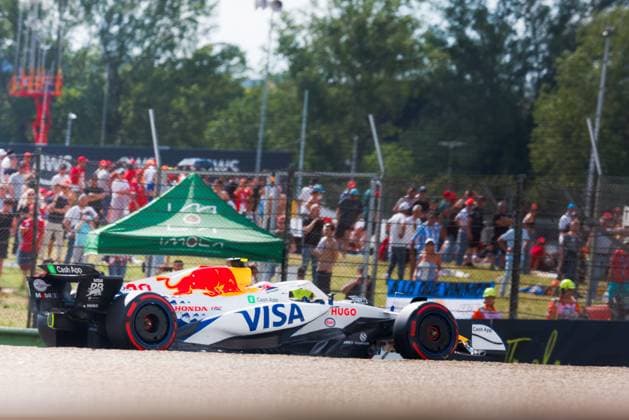 Formula 1 AWS Gran Premio del Made in Italy e dell Emilia-Romagna Alexis Perrin OVERTAKE MAXPPP - Imola 17 05 2025 30 LAWSON Liam (nld), Racing Bulls, action during the Formula 1 AWS Gran Premio del Made in Italy e dell Emilia-Romagna Grand Prix 2025, the 7th round of the 2025 FIA Formula 1 World Championship, WM, Weltmeisterschaft on the Autodromo Internazionale Enzo e Dino Ferrari from May 15 to 18, 2025, in Imola, Italy Imola Italy  Copyright: xOVERTAKE MAXPPPxAlexisxPerrinx OVT202505173110 OVT202505173110
