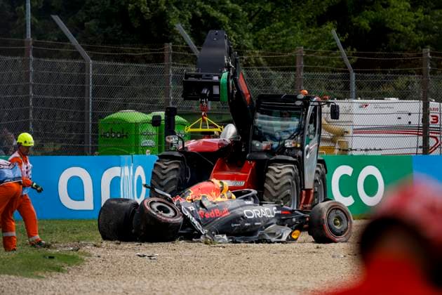 F1 - EMILIA ROMAGNA GRAND PRIX 2025 22 TSUNODA Yuki (jap), Red Bull Racing RB21, action crash, accident, marshall, commissaire de piste, marshal, marshalls, marshals during the Formula 1 AWS Gran Premio del Made in Italy e Dell™Emilia-Romagna 2025, Emilia Romagna Grand Prix 2025, 7th round of the 2025 FIA Formula One World Championship, WM, Weltmeisterschaft from May 16 to 18, 2025 on the Autodromo Internazionale Enzo e Dino Ferrari, in Imola, Italy - ImolaItaly Copyright: xJavierxJimenezx