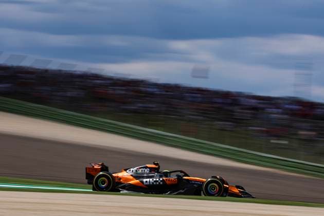 F1 - EMILIA ROMAGNA GRAND PRIX 2025 04 NORRIS Lando (gbr), McLaren F1 Team MCL39, action during the Formula 1 AWS Gran Premio del Made in Italy e Dell™Emilia-Romagna 2025, Emilia Romagna Grand Prix 2025, 7th round of the 2025 FIA Formula One World Championship, WM, Weltmeisterschaft from May 16 to 18, 2025 on the Autodromo Internazionale Enzo e Dino Ferrari, in Imola, Italy - ImolaItaly  Copyright: xEricxAlonsox