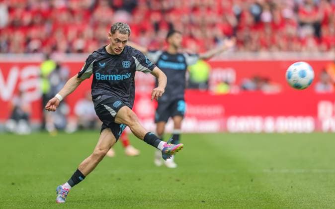 GER, Mainz, FSV Mainz 05 vs Bayer 04 Leverkusen, Bundesliga, Football, DFB, Season 2024 2025, Mewa Arena, 34 Matchday, in picture Florian Wirtz Bayer 04 Leverkusen 10 DFB DFL REGULATIONS PROHIBIT ANY USE OF PHOTOGRAPHS AS IMAGE SEQUENCES AND OR QUASI VIDEO, 17 05 2025, Copyright: HMBxMedia HendrikxHamelau