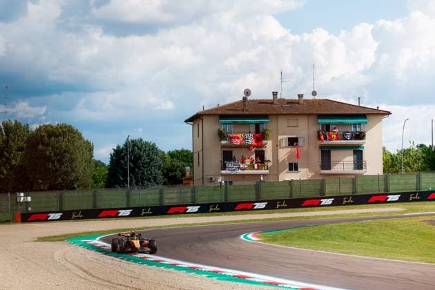 Formula 1 AWS Gran Premio del Made in Italy e dell Emilia-Romagna Alexis Perrin OVERTAKE MAXPPP - Imola 17 05 2025 04 NORRIS Lando (gbr), McLaren F1 Team, action during the Formula 1 AWS Gran Premio del Made in Italy e dell Emilia-Romagna Grand Prix 2025, the 7th round of the 2025 FIA Formula 1 World Championship, WM, Weltmeisterschaft on the Autodromo Internazionale Enzo e Dino Ferrari from May 15 to 18, 2025, in Imola, Italy Imola Italy  Copyright: xOVERTAKE MAXPPPxAlexisxPerrinx OVT202505173428 OVT202505173428
