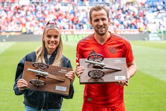 Bilder des Jahres 2025, Sport 05 Mai Sport Themen der Woche KW20 Sport Bilder des Tages 17.05.2025, TSG 1899 Hoffenheim vs. FC Bayern München, 1. Bundesliga, 34. Spieltag Torjägerkanone Kicker Selina Cerci und Harry Kane (FC Bayern Muenchen, 9) Wichtiger Hinweis: Gemaess den Vorgaben der DFL Deutsche Fussball Liga bzw. des DFB Deutscher Fussball-Bund ist es untersagt, in dem Stadion und oder vom Spiel angefertigte Fotoaufnahmen in Form von Sequenzbildern und oder videoaehnlichen Fotostrecken zu verwerten *** 17 05 2025, TSG 1899 Hoffenheim vs FC Bayern Munich, 1 Bundesliga, 34 Matchday Goal Scorers Crown Kicker Selina Cerci and Harry Kane FC Bayern Muenchen, 9 Important note According to the regulations of the DFL German Football League and the DFB German Football Association, it is prohibited to use photographs taken in the stadium and or of the match in the form of sequential images and or video-like photo series Copyright: xBahhoxKarax
