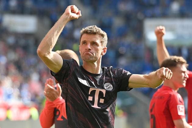 Bilder des Jahres 2025, Sport 05 Mai Sport Themen der Woche KW20 Sport Bilder des Tages Schlussjubel Thomas MUELLER (MÜLLER,Bayern Muenchen) ,Abschied,letztes Bundesligaspiel. Fussball 1. Bundesliga Saison 2024 2025, 34.Spieltag, Spieltag34 TSG 1899 Hoffenheim - FC Bayern Muenchen 0-4 am 17.05.2025, PreZero ARENA. Â *** Final cheer Thomas MUELLER MÜLLER,Bayern Muenchen ,Farewell,last Bundesliga match Soccer 1 Bundesliga Season 2024 2025, 34 Matchday, Matchday34 TSG 1899 Hoffenheim FC Bayern Muenchen 0 4 on 17 05 2025, PreZero ARENA Â