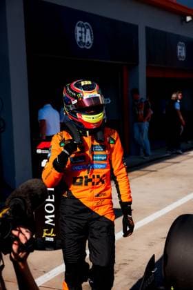 Formula 1 AWS Gran Premio del Made in Italy e dell Emilia-Romagna Alexis Perrin OVERTAKE MAXPPP - Imola 17 05 2025 81 PIASTRI Oscar (aus), McLaren F1 Team, portrait during the Formula 1 AWS Gran Premio del Made in Italy e dell Emilia-Romagna Grand Prix 2025, the 7th round of the 2025 FIA Formula 1 World Championship, WM, Weltmeisterschaft on the Autodromo Internazionale Enzo e Dino Ferrari from May 15 to 18, 2025, in Imola, Italy Imola Italy  Copyright: xOVERTAKE MAXPPPxAlexisxPerrinx OVT202505173533 OVT202505173533