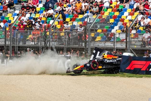 Yuki Tsunoda (JPN) Red Bull Racing RB21 crash . 17.05.2025. Formula 1 World Championship, WM, Weltmeisterschaft Rd 7, Emilia Romagna Grand Prix, Imola, Italy, Qualifying Day.17.05.2025 Â Copyright: xLubomirxAsenovx