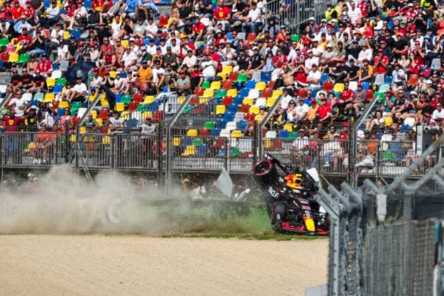 Yuki Tsunoda (JPN) Red Bull Racing RB21 crash . 17.05.2025. Formula 1 World Championship, WM, Weltmeisterschaft Rd 7, Emilia Romagna Grand Prix, Imola, Italy, Qualifying Day.17.05.2025 Â Copyright: xLubomirxAsenovx