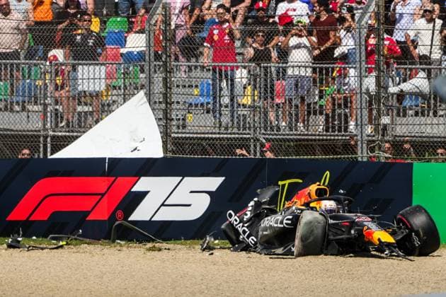 Yuki Tsunoda (JPN) Red Bull Racing RB21 crash . 17.05.2025. Formula 1 World Championship, WM, Weltmeisterschaft Rd 7, Emilia Romagna Grand Prix, Imola, Italy, Qualifying Day.17.05.2025 Â Copyright: xLubomirxAsenovx