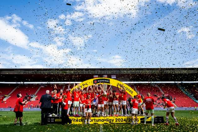 Fußball, Frauen, Slavia Prag feiert den Gewinn der Meisterschaft in Tschechien Utkani 5. kola nadstavby fotbalove ligy zen, skupina o titul: Slavia Praha - Sparta Praha, 17. kvetna 2025, Praha. Hracky Slavie se raduji ze zisku titulu. (CTKxPhoto OndrejxDeml) CTKPhotoP2025051704122  CTKPhotoP2025051704122