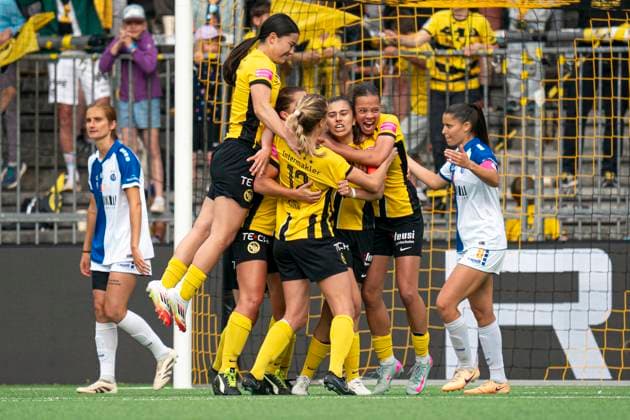 Fußball, Frauen, BSC Young Boys Bern - Grasshopper Club Zürich Bern, Switzerland, May 17th 2025 BSC YB Frauen celebrating teams second goal by Courtney Strode (14 BSC YB Frauen) during the AXA Womens Super League Playoff Final between BSC YB Frauen v GC Frauenfussball at Wankdorf Stadium, Switzerland. (Priscila Bütler SPP) Copyright: xPriscilaxBütlerx xSPPx spp-en-PrBSp-_A926511