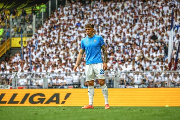 Soccer I Men I Season 2024 2025 I Bundesliga I Matchday 34 I Borussia Dortmund Holstein Kiel I 17 05 2025 Nicolai Remberg 22, Holstein Kiel warming up in front of their own fans Copyright: xLobeca JasperxLorenzx
